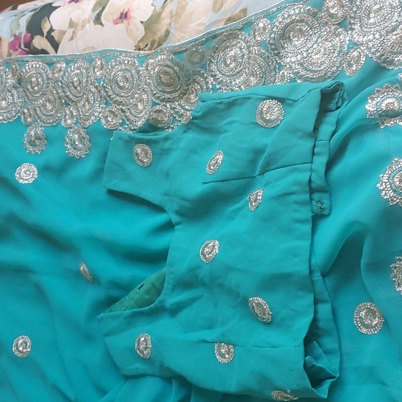 Sari - Picture 2 of 3